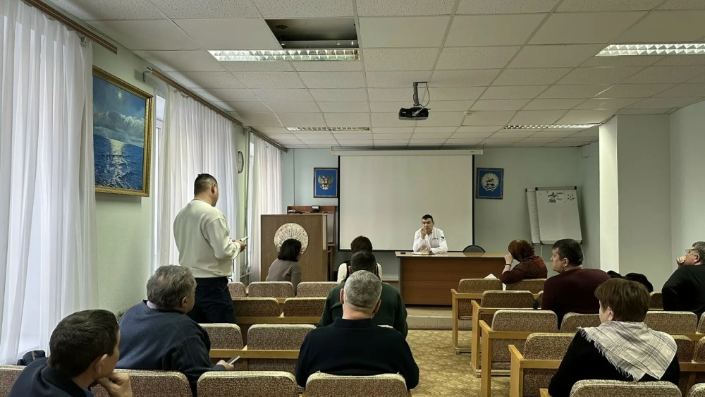 Рабочая встреча главного врача Городской больницы №1 с механиками отделений скорой помощи